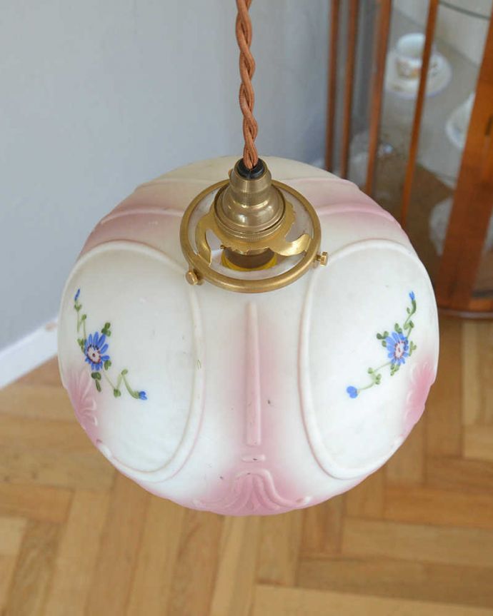 ペンダントライト 照明・ライティング 海外らしいデザインのアンティークペンダントライト(コード・シャンデリア電球・ギャラリーA付き)。コードは50、80cm以外にも、ご希望の長さで加工してお届けします。(m-1966-z)