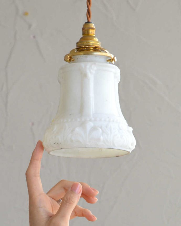 ペンダントライト 照明・ライティング ヨーロッパらしい装飾アンティークペンダントライト(コード・シャンデリア電球・ギャラリーA付き)。※こちらのシェードのみは販売していません。(m-1971-z)