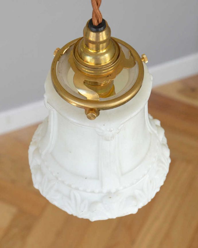 ペンダントライト 照明・ライティング ヨーロッパらしい装飾アンティークペンダントライト(コード・シャンデリア電球・ギャラリーA付き)。コードは50、80cm以外にも、ご希望の長さで加工してお届けします。(m-1971-z)