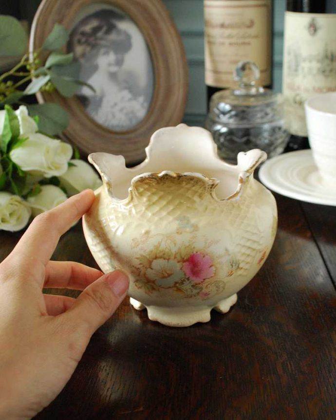アンティーク 陶磁器の雑貨 アンティーク雑貨 イギリスで見つけたロイヤルデボン(Royal Devon)のアンティーク花器。普段使いにもピッタリ!。(m-1994-z)