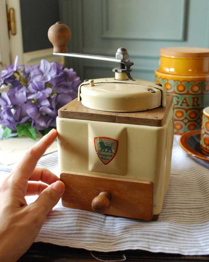 アンティーク その他の雑貨 アンティーク雑貨 フランスの老舗プジョー(PEUGEOT)のアンティークコーヒーミル。コーヒー好き、車好きにはたまらない一品です。(m-2003-z)