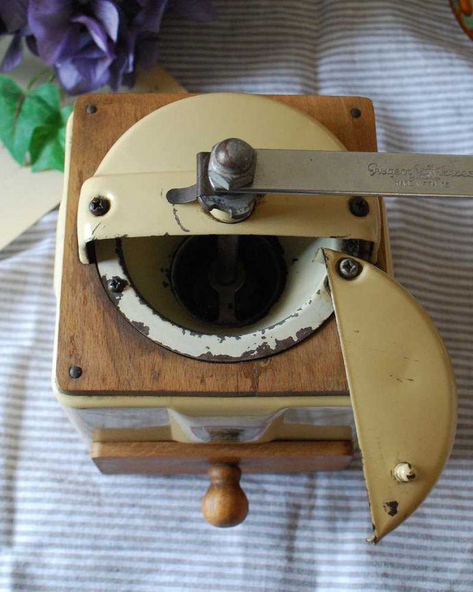 アンティーク その他の雑貨 アンティーク雑貨 フランスの老舗プジョー(PEUGEOT)のアンティークコーヒーミル。アンティークなので多少のキズ・汚れがある場合があります。(m-2003-z)