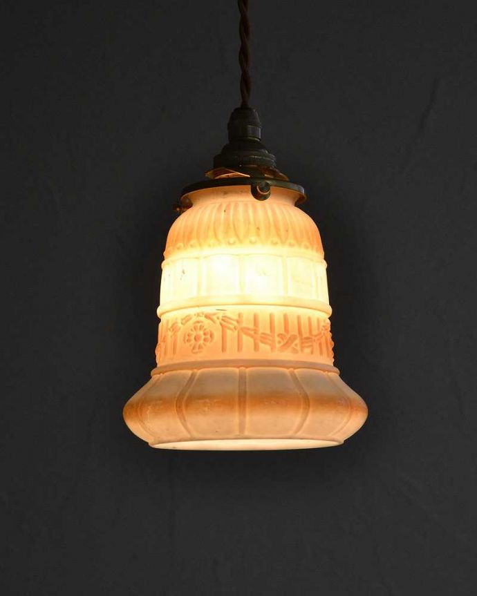 ペンダントライト　照明・ライティング　大人っぽい上品な形のアンティークペンダントライト（コード・シャンデリア球・ギャラリーA）。。(m-2012-z)