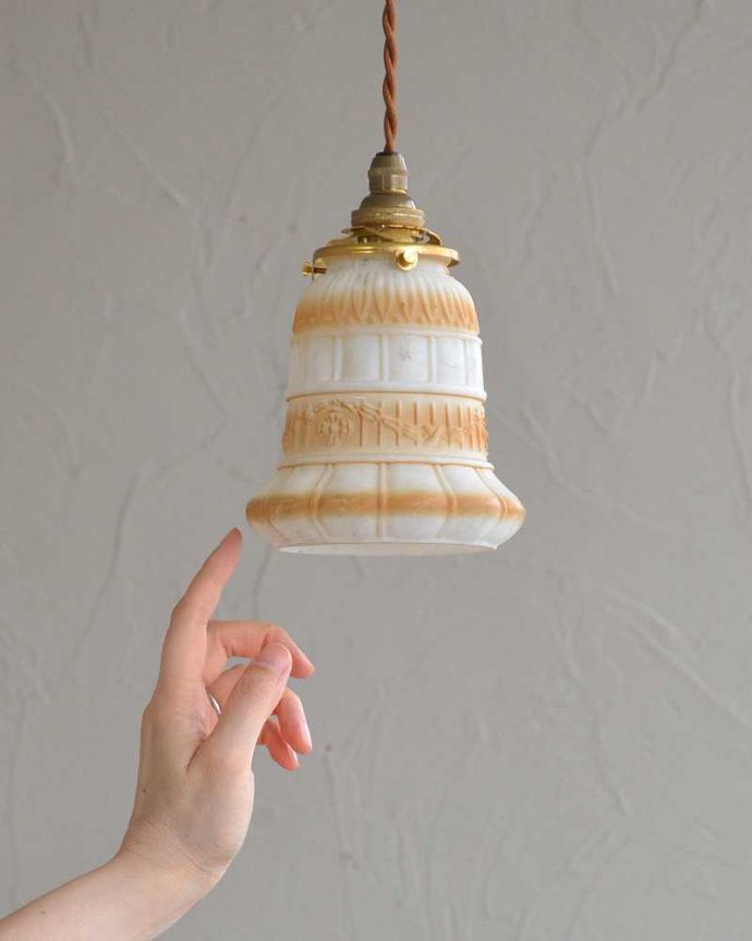 ペンダントライト　照明・ライティング　大人っぽい上品な形のアンティークペンダントライト（コード・シャンデリア球・ギャラリーA）。。(m-2012-z)