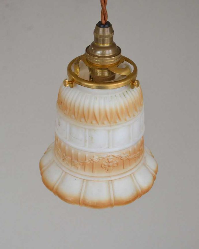 ペンダントライト　照明・ライティング　大人っぽい上品な形のアンティークペンダントライト（コード・シャンデリア球・ギャラリーA）。。(m-2012-z)