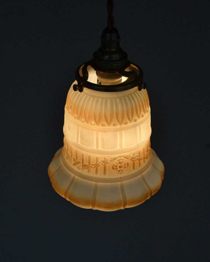 ペンダントライト　照明・ライティング　大人っぽい上品な形のアンティークペンダントライト（コード・シャンデリア球・ギャラリーA）。。(m-2012-z)