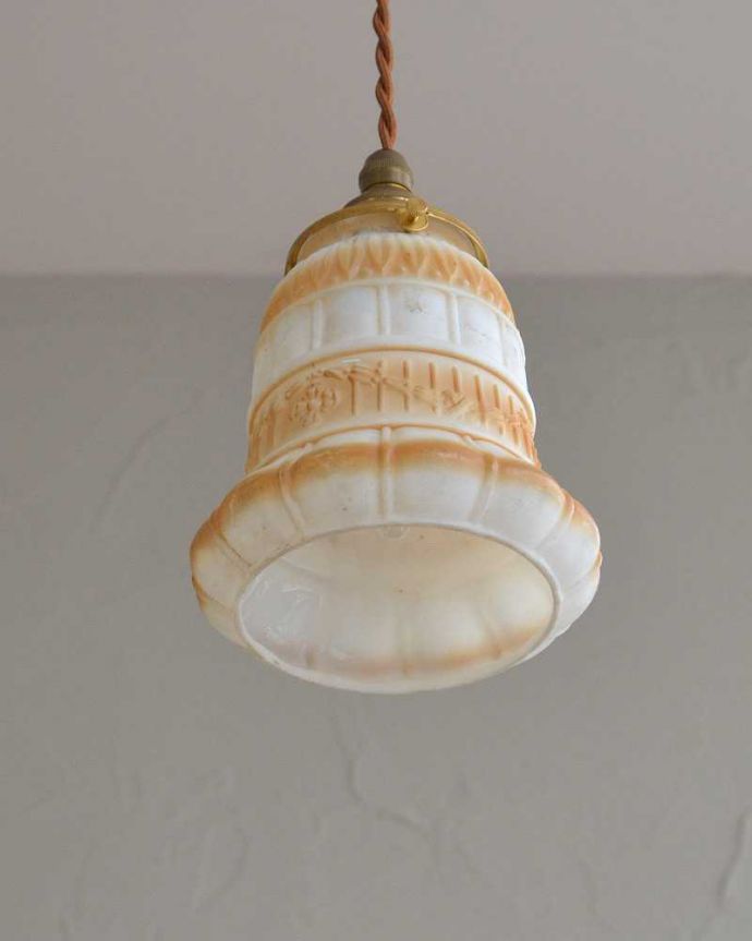 ペンダントライト　照明・ライティング　大人っぽい上品な形のアンティークペンダントライト（コード・シャンデリア球・ギャラリーA）。。(m-2012-z)