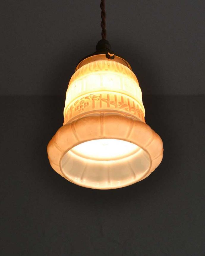 ペンダントライト　照明・ライティング　大人っぽい上品な形のアンティークペンダントライト（コード・シャンデリア球・ギャラリーA）。。(m-2012-z)