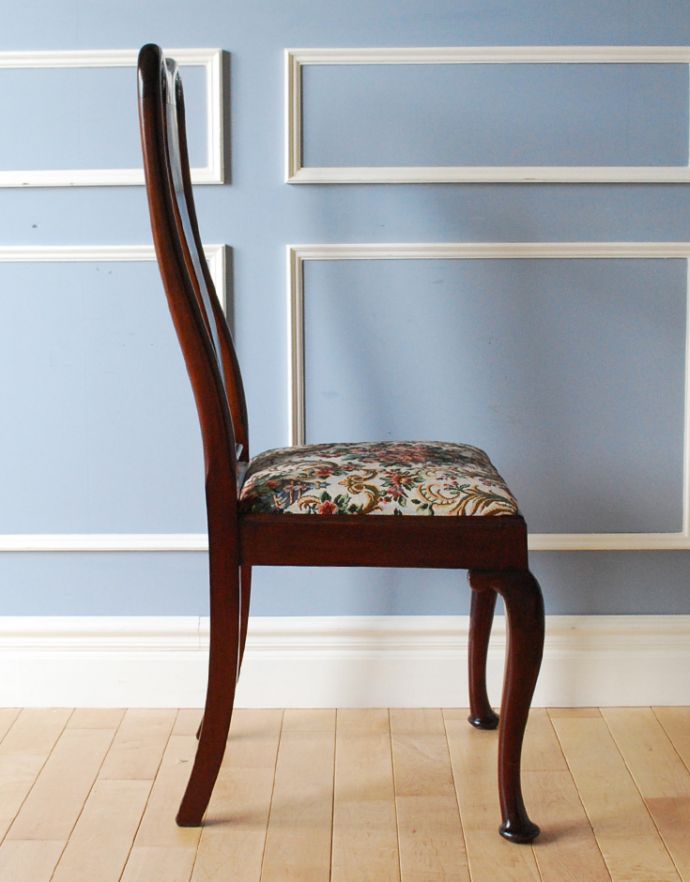 ダイニングチェア　アンティーク チェア　マホガニー材のアンティークチェア、クイーンアンチェア。横から見た感じ。(m-283-c-1)