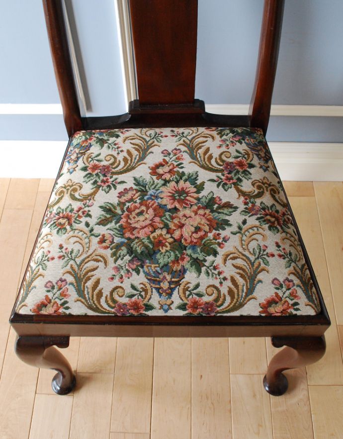 ダイニングチェア　アンティーク チェア　マホガニー材のアンティークチェア、クイーンアンチェア。お部屋に飾っておいてもオシャレなチェアです。(m-283-c-1)