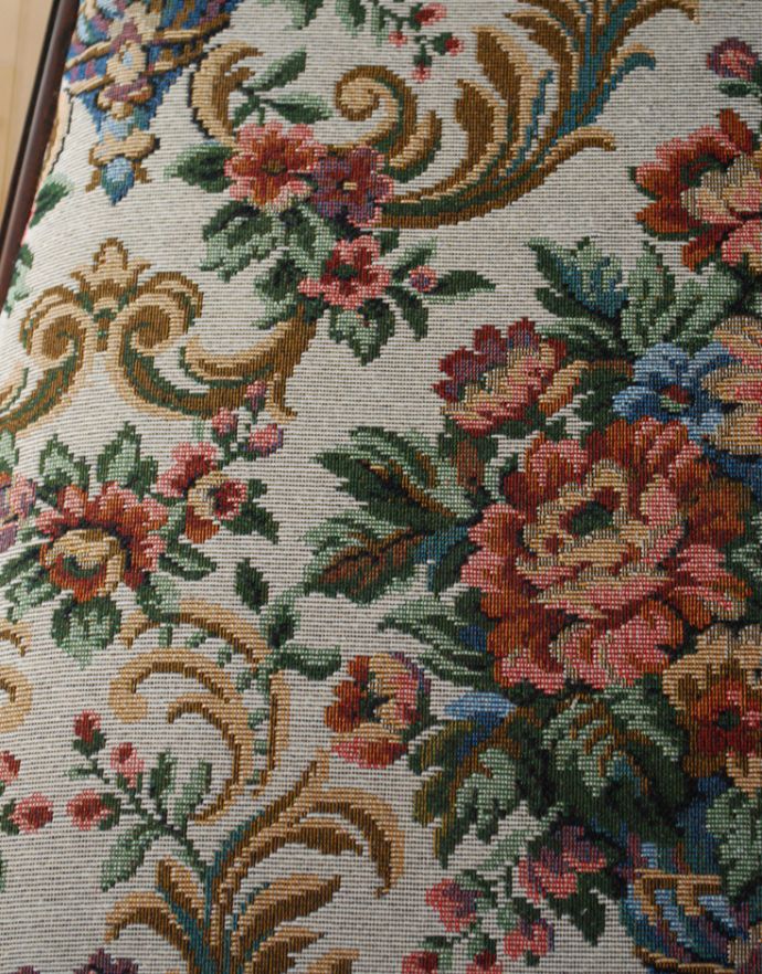 ダイニングチェア　アンティーク チェア　マホガニー材のアンティークチェア、クイーンアンチェア。クラシカルなチェアにピッタリの生地を選びました。(m-283-c-1)