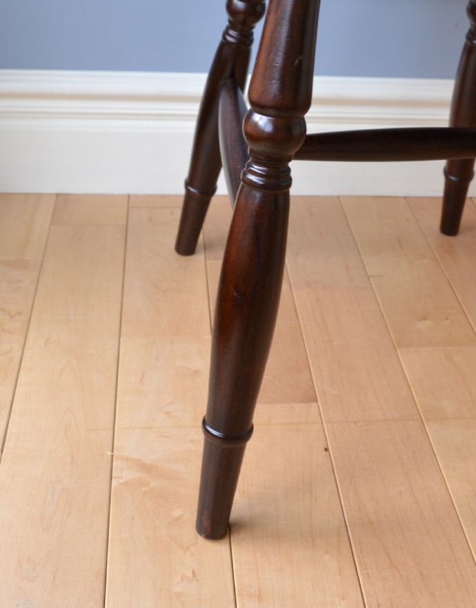 キッチンチェア アンティーク チェア 英国から届いたアンティークの椅子、ホイールバックチェア。きちんとお直ししていますので、大柄な男性でも安心してお掛け下さい。(m-290-c-1)