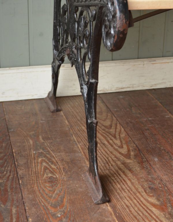 アンティーク チェア　イギリスから届いたアンティークのアイアンベンチ（ガーデンチェア）。メンテナンスをしっかりしているので大柄な男性でも安心してお掛けください。(m-315-c)