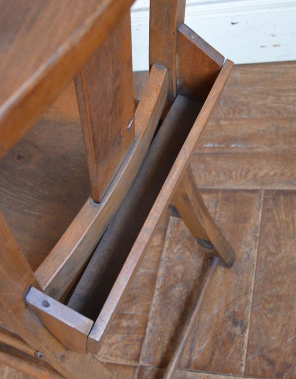 チャーチチェア　アンティーク チェア　カントリースタイルに似合うアンティークチェア、大人色のチャーチチェア。もともとは、聖書や賛美歌を入れるために作られたBOX。(m-327-c)