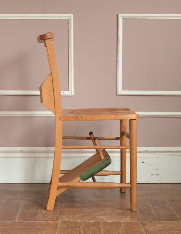 お祈り台付きのアンティークチェア、クロス入りのチャーチチェア(m-330