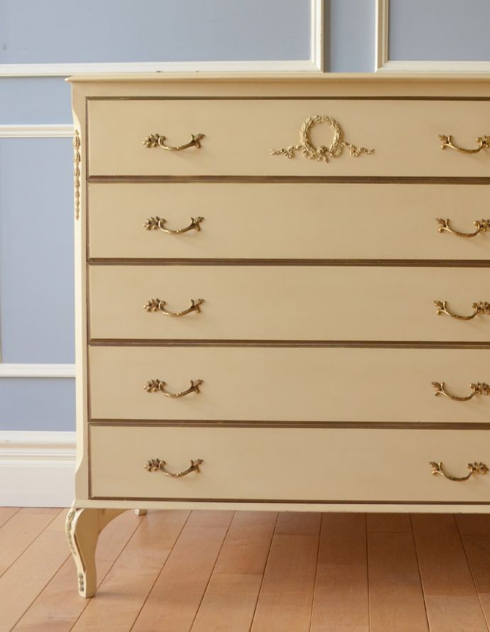 アンティークのチェスト　アンティーク家具　フレンチテイストのアンティーク家具、可愛いペイントの５段チェスト。引き出しが５杯あるので、細々したものを収納できます。(m-330-f-1)