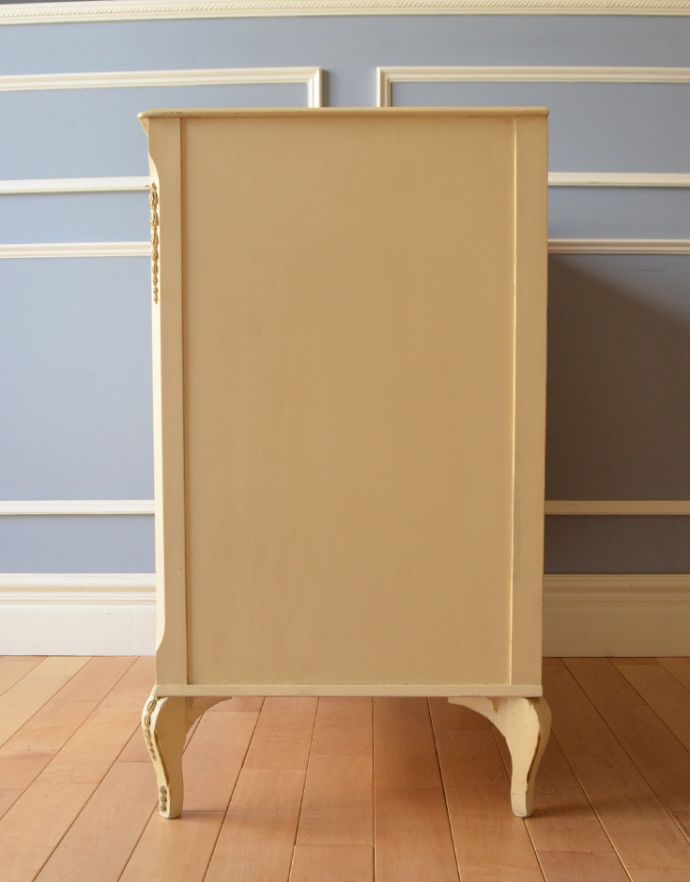 アンティークのチェスト　アンティーク家具　フレンチテイストのアンティーク家具、可愛いペイントの５段チェスト。サイドもキレイにペイントされています。(m-330-f-1)