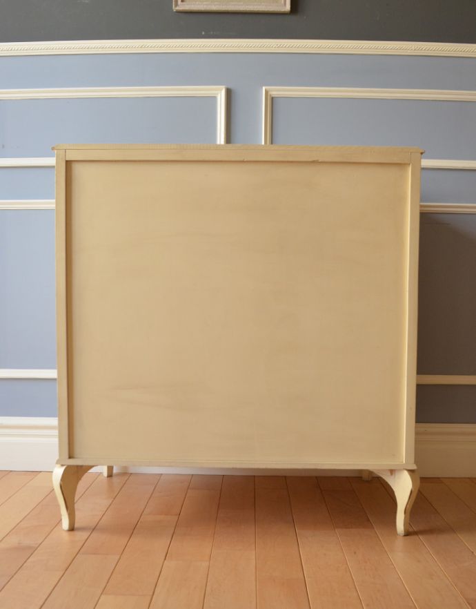 アンティークのチェスト　アンティーク家具　フレンチテイストのアンティーク家具、可愛いペイントの５段チェスト。裏側もキチンと仕上げているので、キレイな状態です。(m-330-f-1)