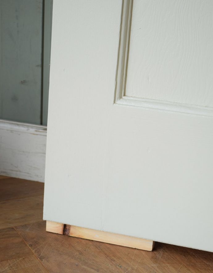 ドア・ゲート アンティーク家具 2つのローズが並んだステンドグラスが入ったアンティークドア(建具)。装飾にもこだわりが感じれます。(m-341-f-1)