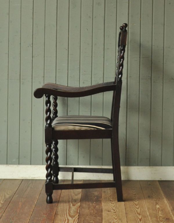m-348-c　アンティークマホガニーアームチェアの横