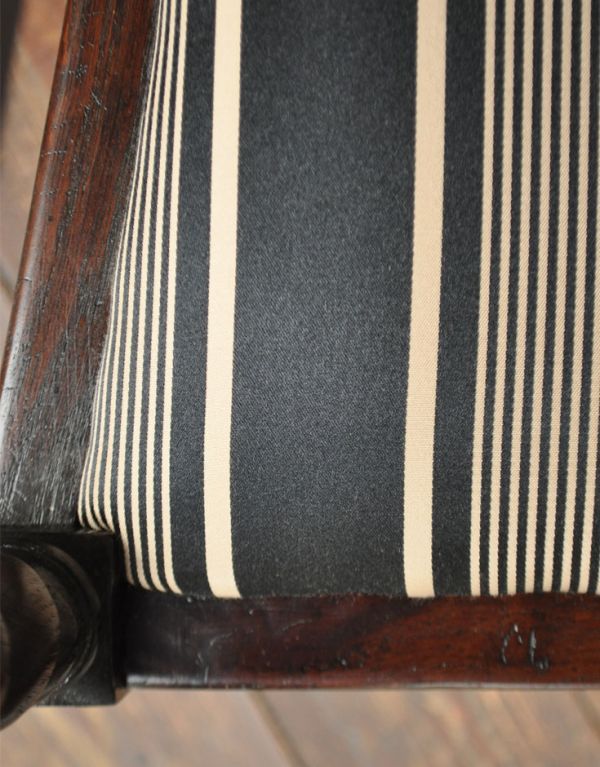 m-348-c　アンティークマホガニーアームチェアの生地