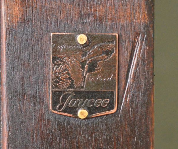 アンティーク家具 クラシックなアンティーク家具、大人のための素敵なデスク。家具メーカーと思われるタグが残っていました。(m-366-f)