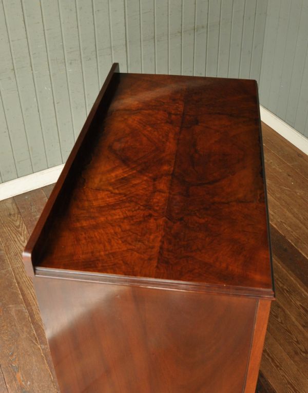 アンティークのチェスト　アンティーク家具　美しいアンティーク英国家具、マホガニー材の素敵なキャビネット。天板もピカピカにお直ししました。(m-368-f)