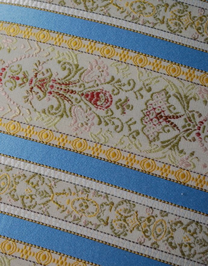 ダイニングチェア　アンティーク チェア　フレンチスタイルのアンティークチェア、布張りのホワイトスツール。大人っぽいストライプの生地（新品）に張り替えてあります。(m-369-c)