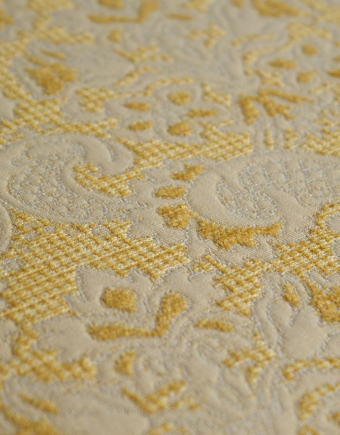 ダイニングチェア　アンティーク チェア　英国で出会ったアンティークチェア、布張りのクイーンアンチェア。華やかで、高級感のある新しい生地に張替えています。(m-371-c)