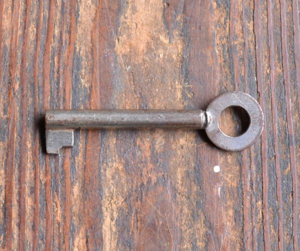 アンティーク家具 英国デザインのガラス扉付きアンティークビューローブックケース。アンティークの鍵です。(m-371-f)