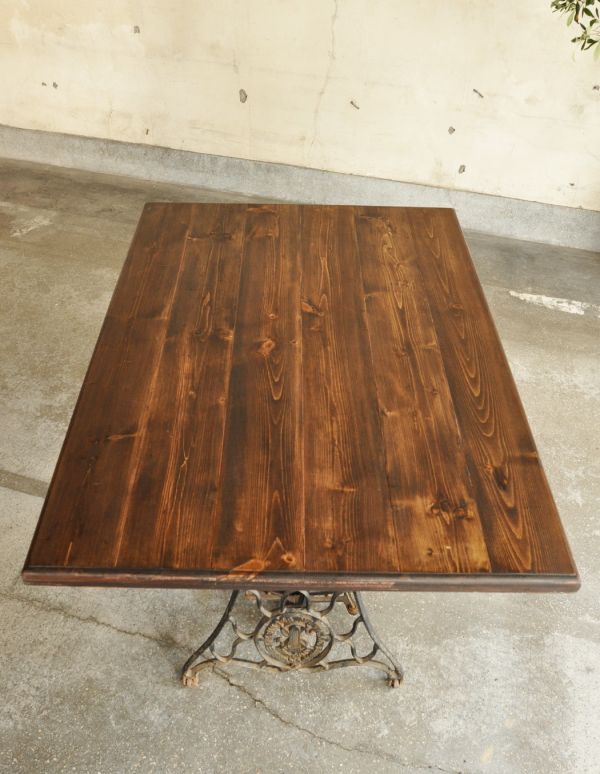 ロイドテーブル アンティーク家具 イギリスのアンティーク家具、アイアン脚のシンガーテーブル(ミシン台)。天板です。(m-372-f)