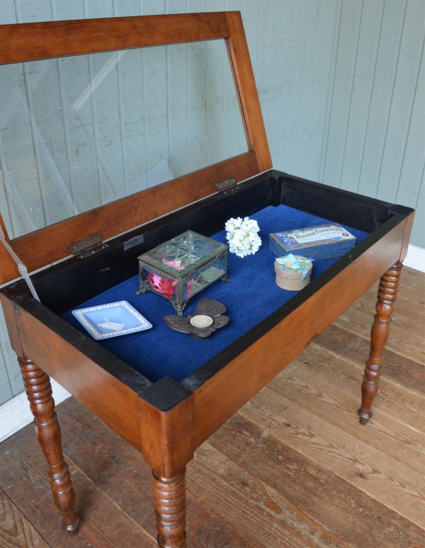 ロイドテーブル アンティーク家具 フランスのお洒落なショーケース、アンティークのコレクションケース。リビングや寝室、玄関などで試してみてください。(m-374-f)