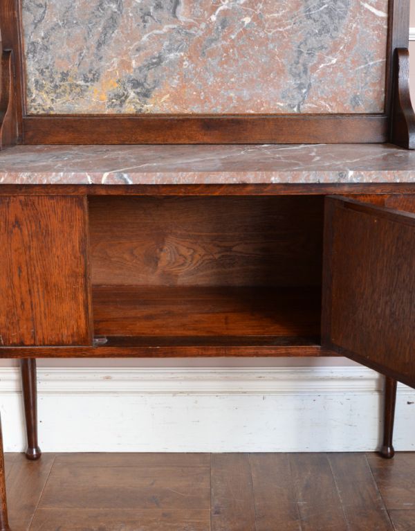 英国クラシックスタイル　アンティーク家具　アンティークの英国家具、天然大理石天板のウォッシュスタンド（洗面台）。扉の中は広い収納になっています。(m-376-f)