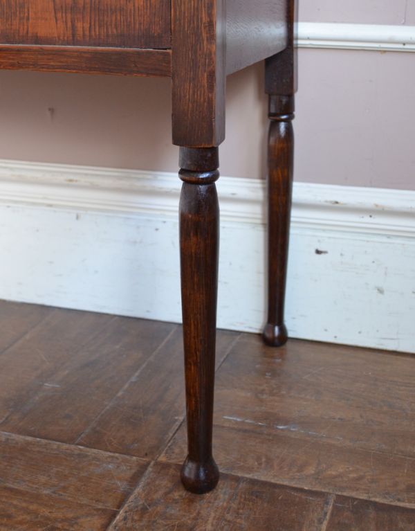 英国クラシックスタイル　アンティーク家具　アンティークの英国家具、天然大理石天板のウォッシュスタンド（洗面台）。細長い脚です。(m-376-f)