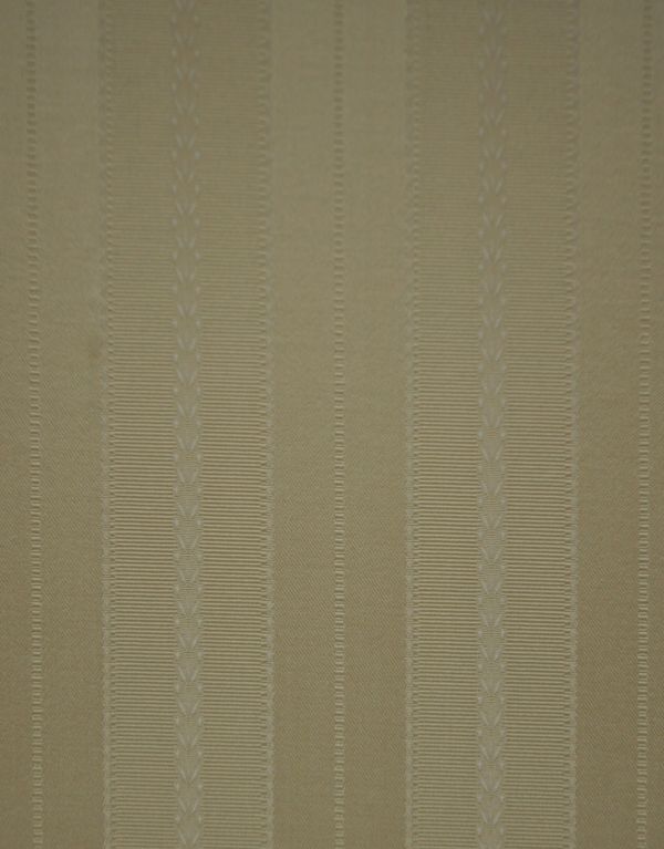 アンティーク家具 英国スタイルの上品なアンティークのガラスキャビネット。柄物の食器やお気に入りのアイテムが引き立つようなシンプルな生地に新しく張り替えました。(m-379-f)