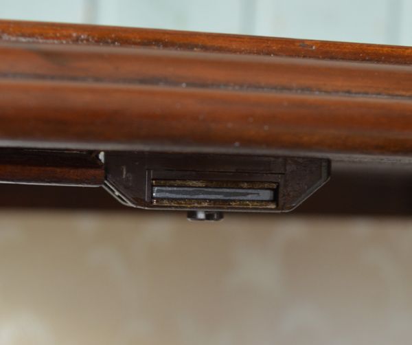 アンティーク家具　ヨーロッパのアンティーク家具、キレイなガラスキャビネット。マグネットが付いているので、開け閉めがスムーズです。(m-380-f)