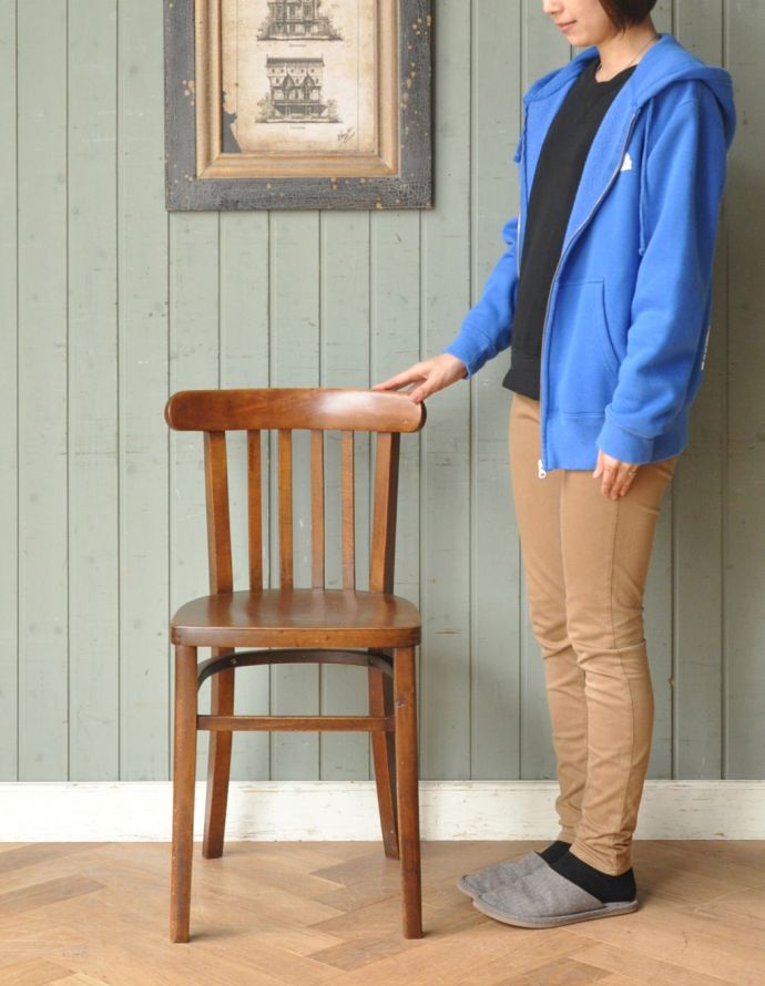 ベントウッドチェア　アンティーク チェア　英国で出会ったベントウッドチェア、ヨーロッパのカフェでお馴染みのアンティーク。背もたれにも曲げ木の技術が活かされています。(m-381-c)