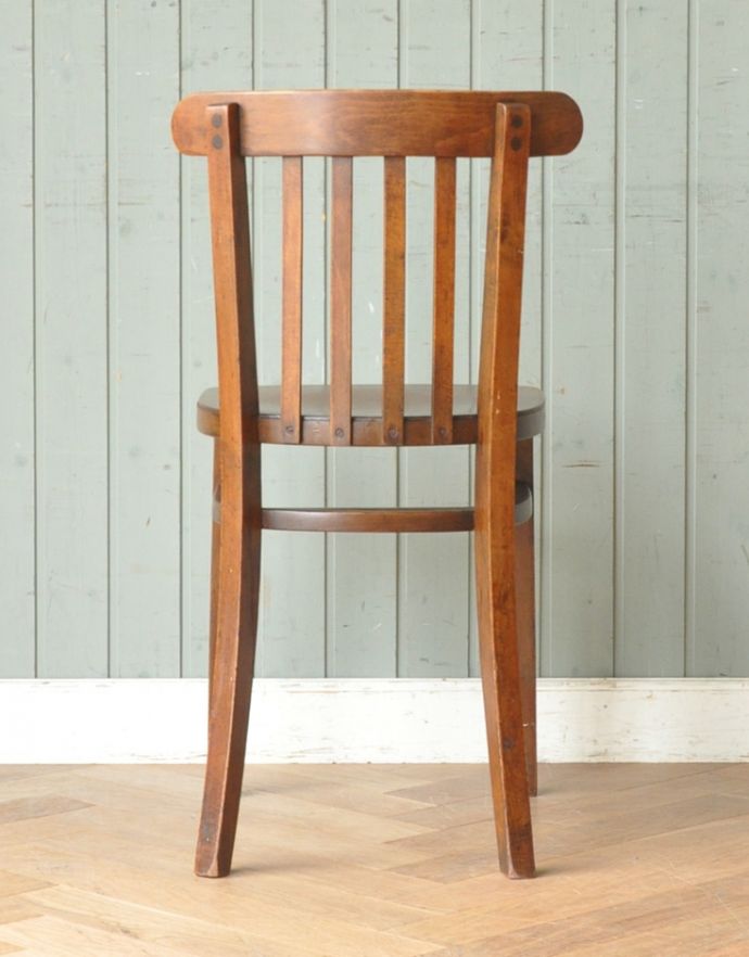 ベントウッドチェア　アンティーク チェア　英国で出会ったベントウッドチェア、ヨーロッパのカフェでお馴染みのアンティーク。後ろ姿もキレイなのでとっても絵になります。(m-381-c)