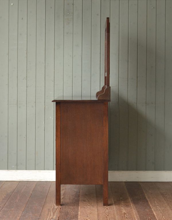 アンティーク家具 英国のオシャレなアンティーク家具、リビングでも使えるドレッシングチェスト。横から見るのが、また美しいんです。(m-382-f)