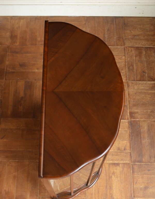 アンティーク家具　引き戸タイプのアンティーク英国家具、ガラスのショーケース（飾り棚）。天板もキレイな状態で仕上げてあります。(m-385-f)