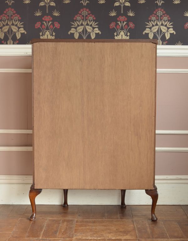 アンティーク家具　引き戸タイプのアンティーク英国家具、ガラスのショーケース（飾り棚）。しっかりメンテナンスしてあるので、裏側もキレイな状態です。(m-385-f)