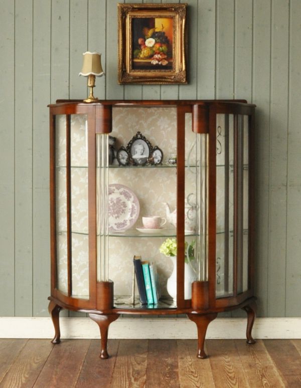 アンティークのキャビネット　アンティーク家具　アンティークの英国家具、輝くガラスキャビネット（飾り棚）。３段あります。(m-386-f)