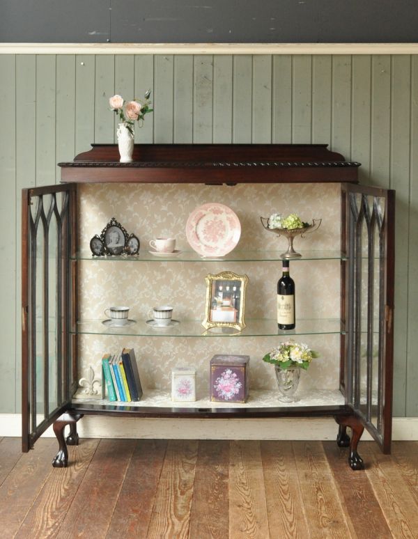 アンティークのキャビネット　アンティーク家具　上品なアンティークの英国家具、ガラスのショーケース。３段あります。(m-387-f)