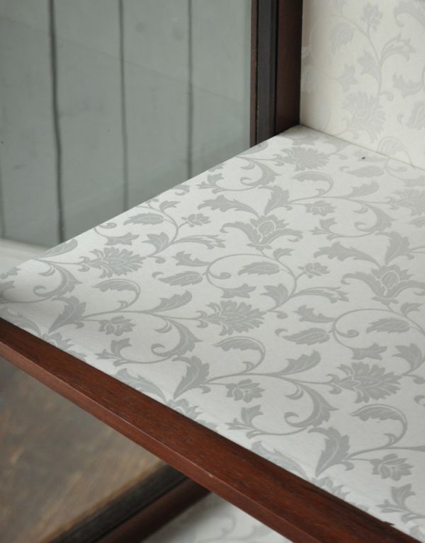 アンティークのキャビネット アンティーク家具 風格あるカッコいいアンティーク家具、英国のガラスキャビネット。棚板は固定です。(m-388-f)