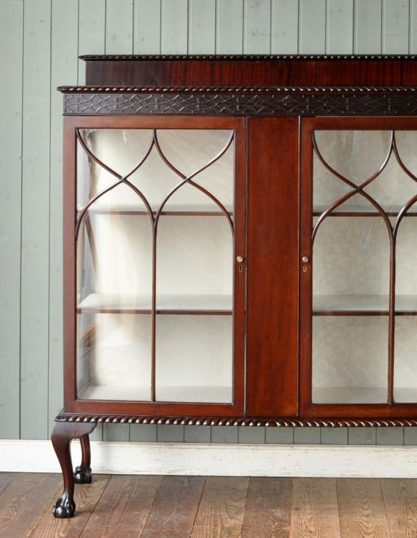 アンティークのキャビネット アンティーク家具 風格あるカッコいいアンティーク家具、英国のガラスキャビネット。リビングや寝室、玄関などで試してみてください。(m-388-f)