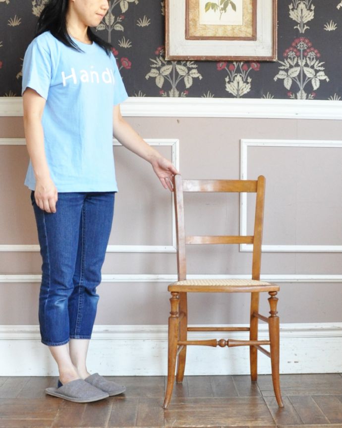 キッチンチェア　アンティーク チェア　イギリスで出会ったアンティーク椅子、籐で編まれたナチュラルなキッチンチェア。見ているだけで楽しくなるチェア。(m-392-c)