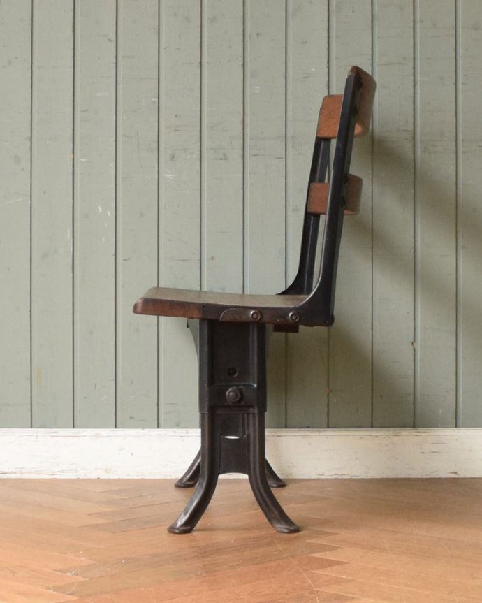 イングリッシュガーデンに似合うアイアンベンチ、英国のアンティーク