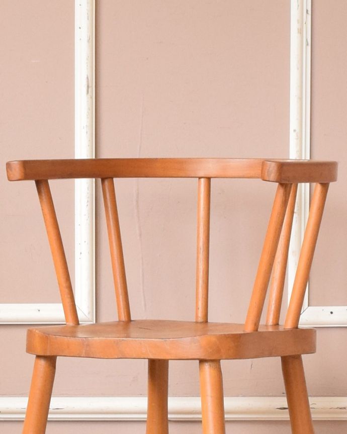 スツール・オットマン　アンティーク チェア　シンプルなデザインのキッズハイスツール、かわいいアンティークチェア。柔らかな曲線のアームが優しいデザインです。(m-395-c)