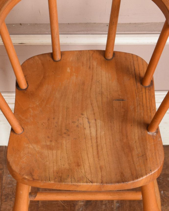 スツール・オットマン　アンティーク チェア　シンプルなデザインのキッズハイスツール、かわいいアンティークチェア。座面はコンパクトな造りになっています。(m-395-c)