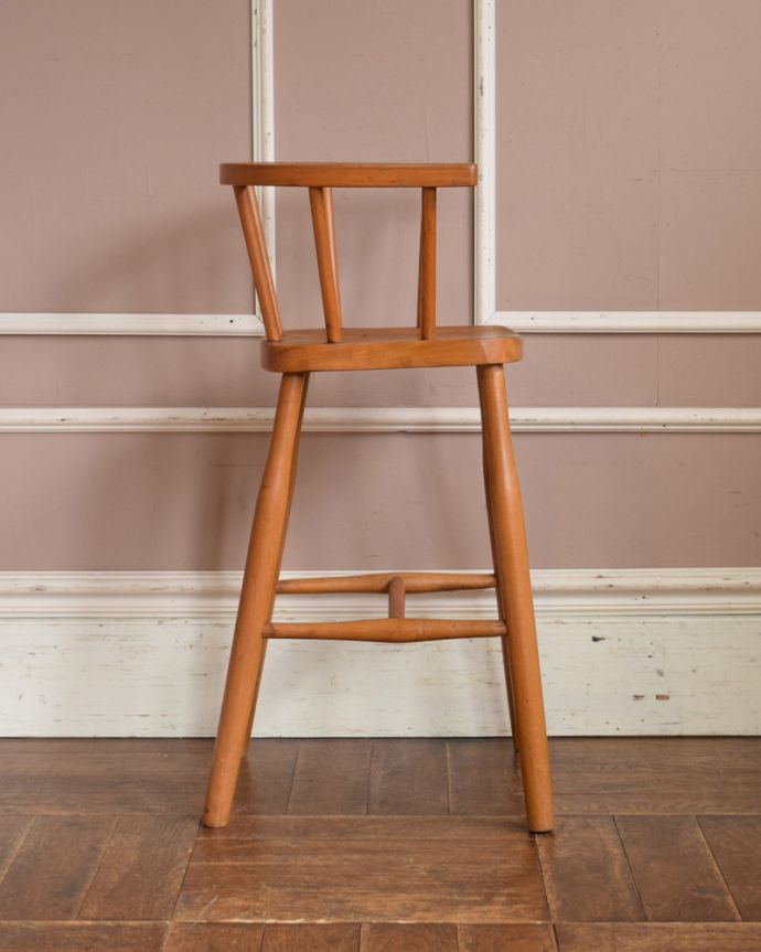 スツール・オットマン　アンティーク チェア　シンプルなデザインのキッズハイスツール、かわいいアンティークチェア。背もたれの角度がしっかりと心地よく支えてくれます。(m-395-c)